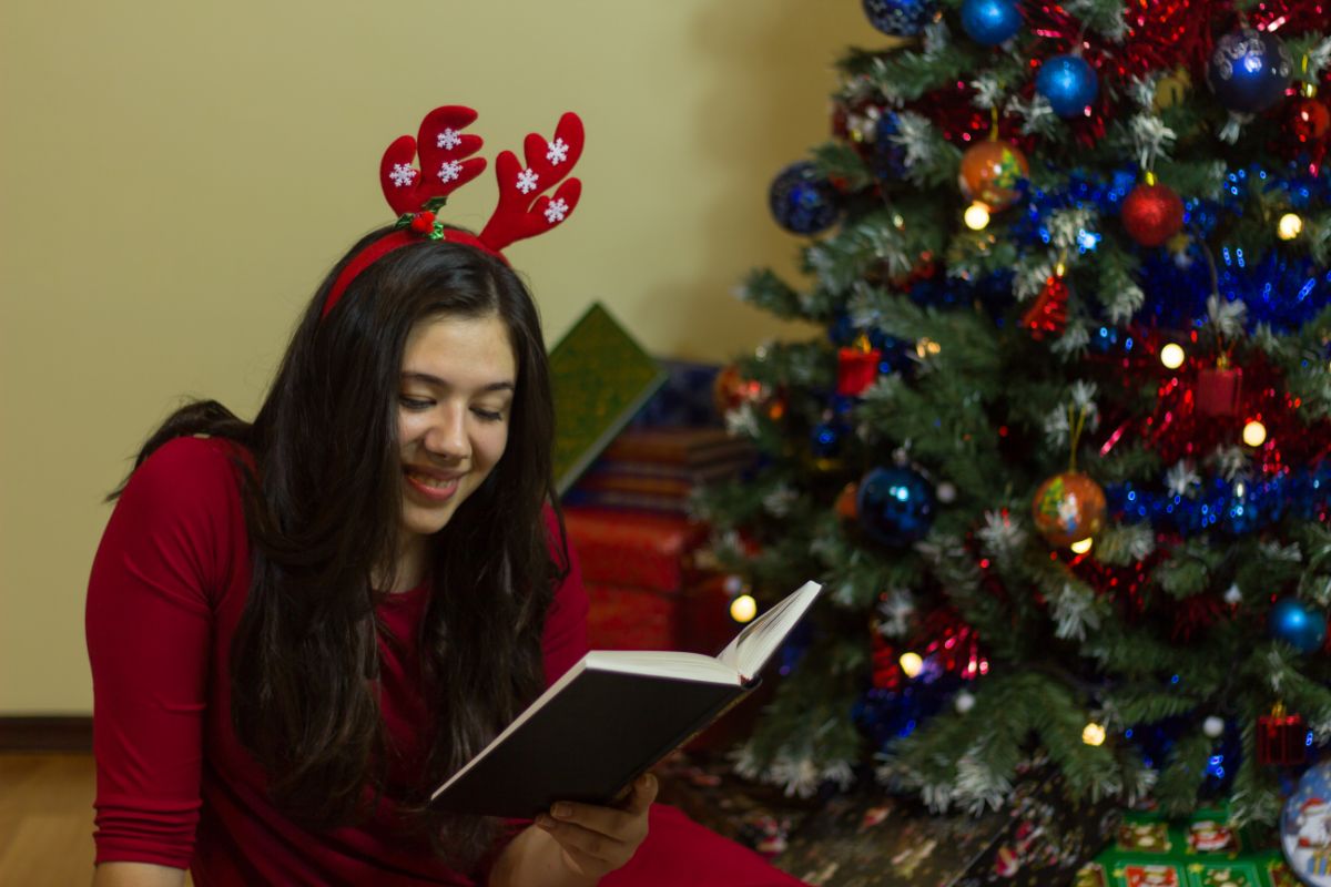 15 Best Christmas Romance Books To Add To Your Reading List